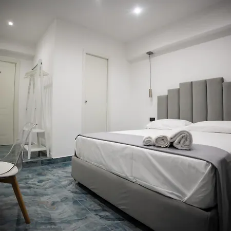 招待所 Fp 那不勒斯